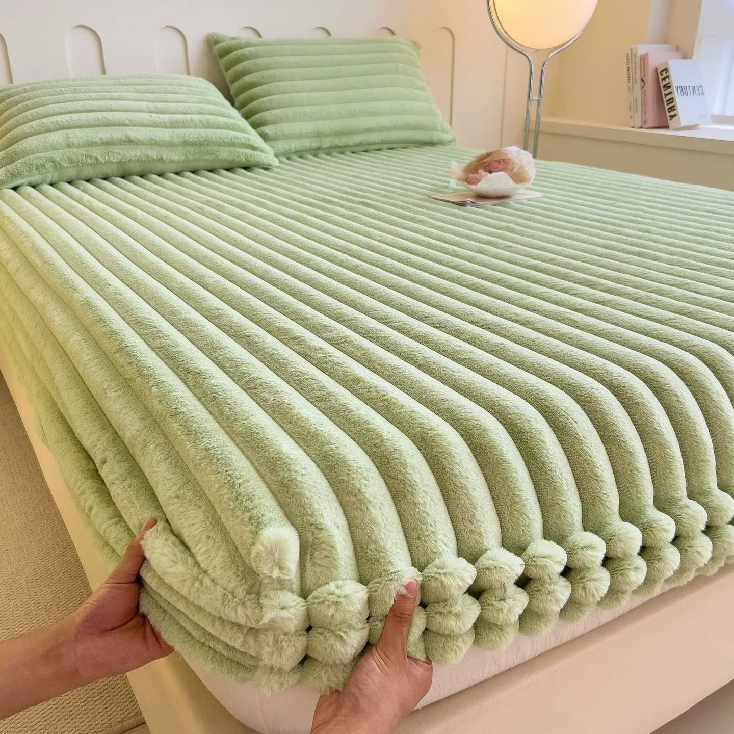 Ultra-Soft Luxury Fitted Bed Sheet - King (76 x 80 inches), Green image