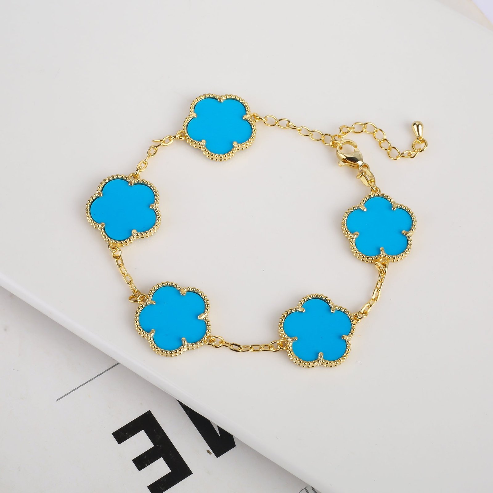 Vintage Clover Flower Pendant Gold Chain Bracelet - Image 6