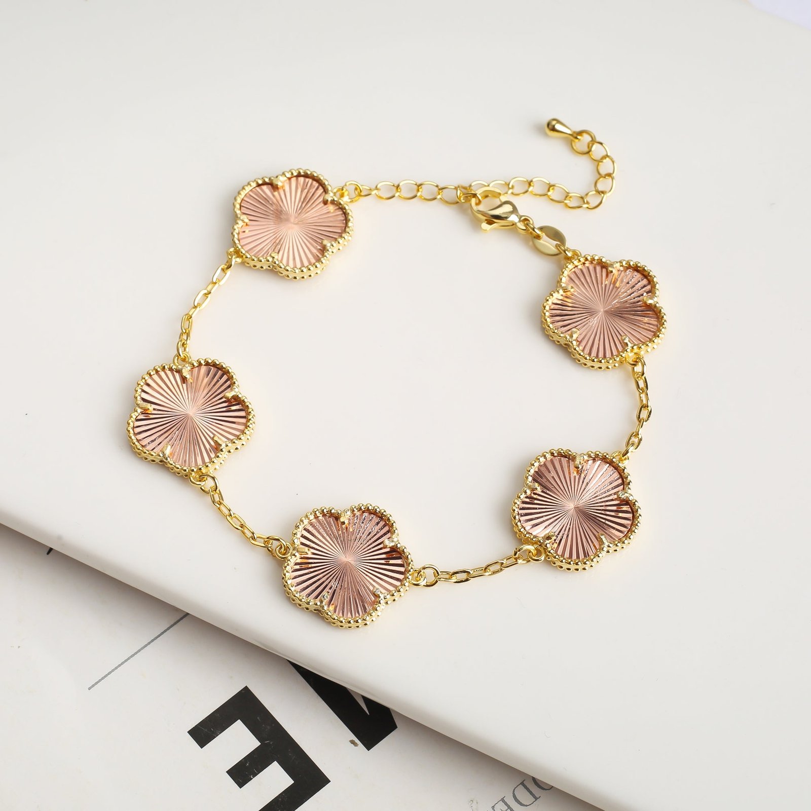 Vintage Clover Flower Pendant Gold Chain Bracelet - Image 5