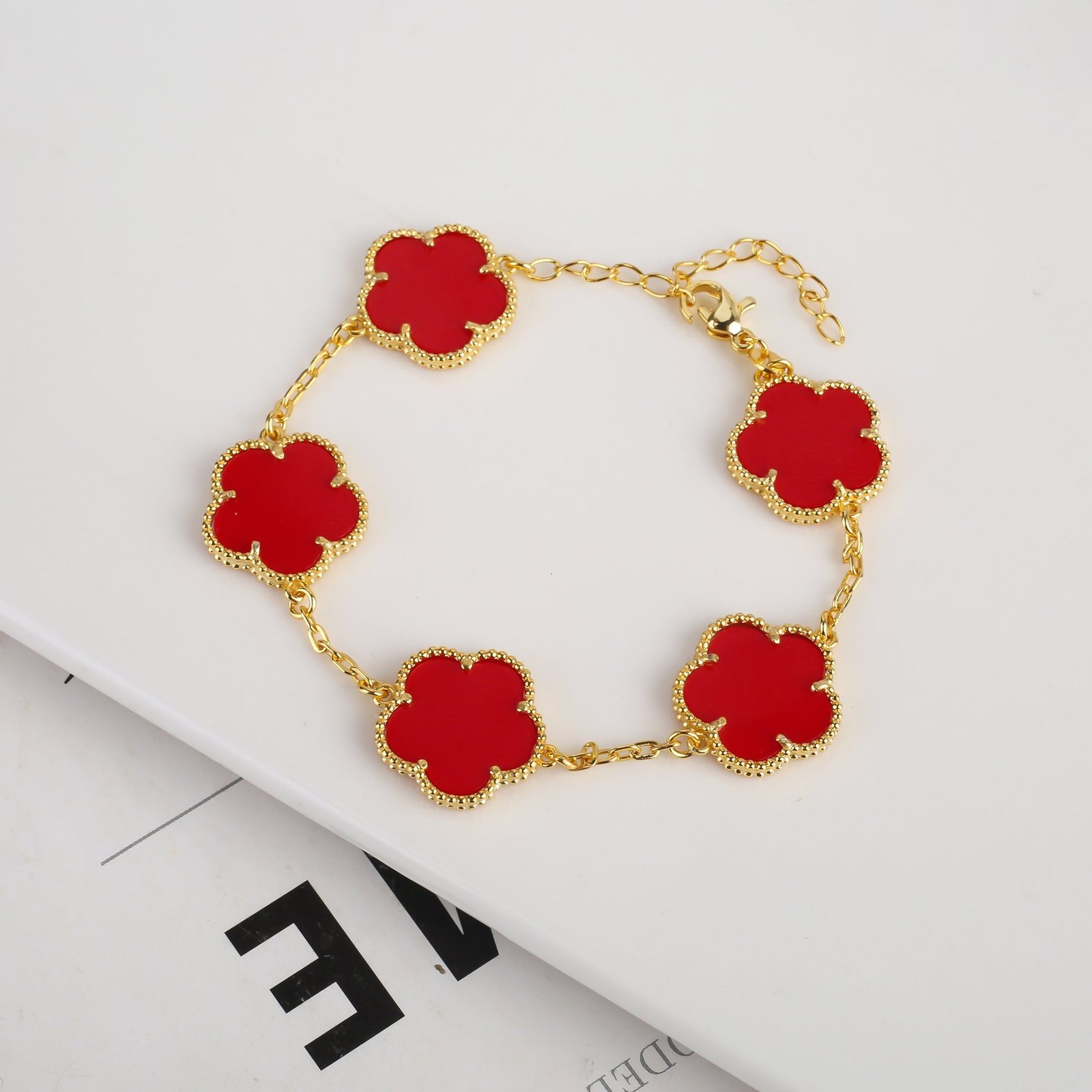 Vintage Clover Flower Pendant Gold Chain Bracelet - Image 10