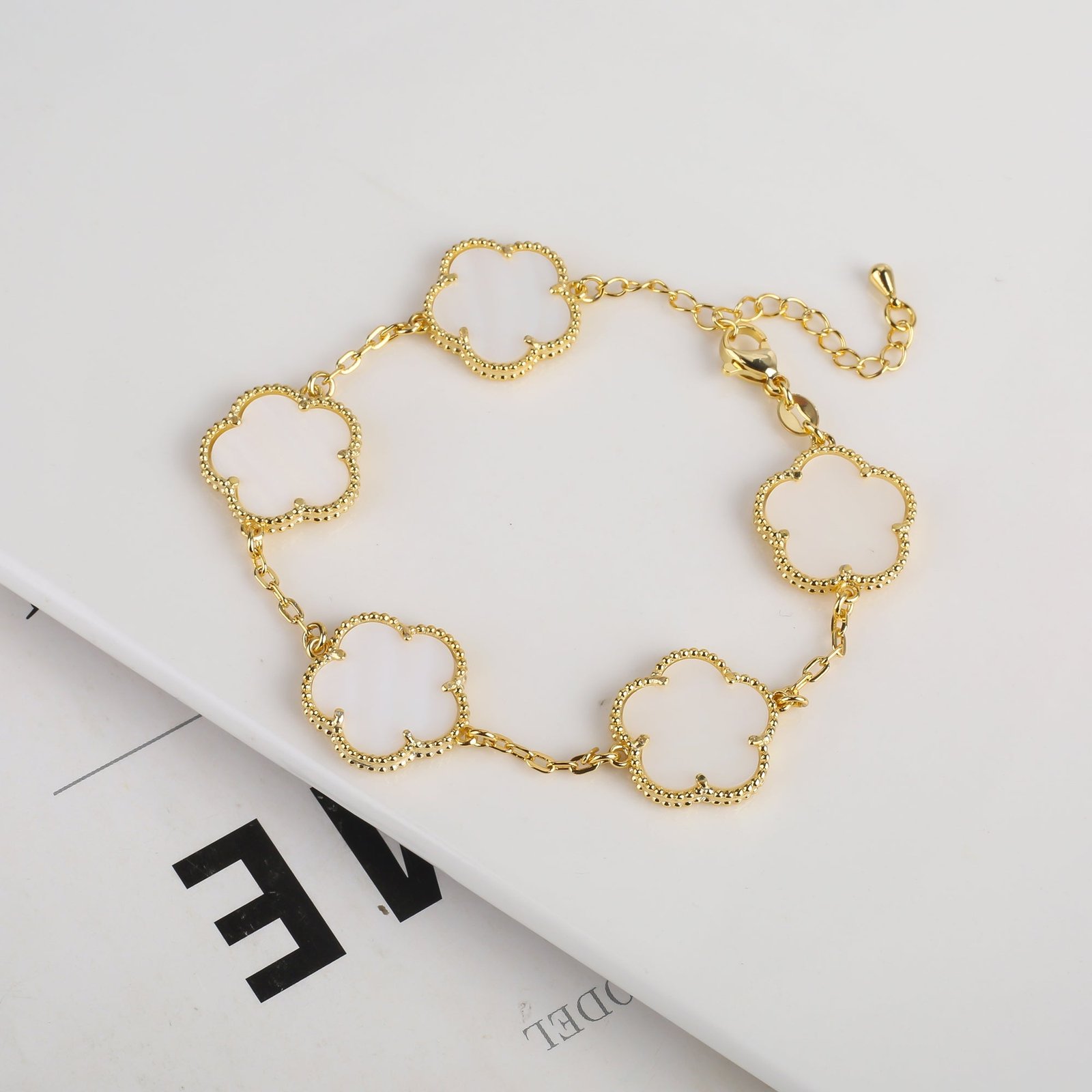 Vintage Clover Flower Pendant Gold Chain Bracelet - Image 9